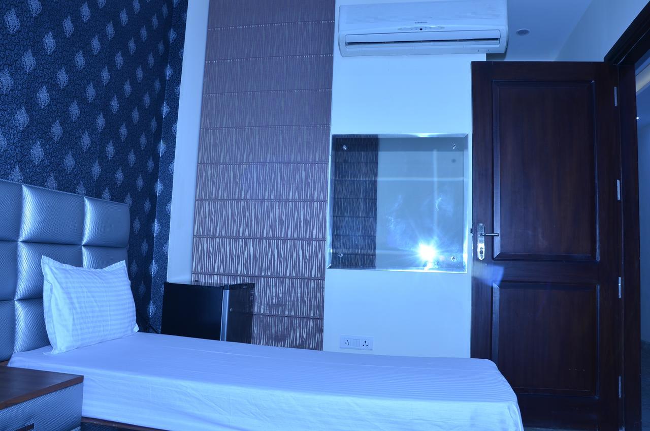 Hotel Royal International New Delhi Extérieur photo