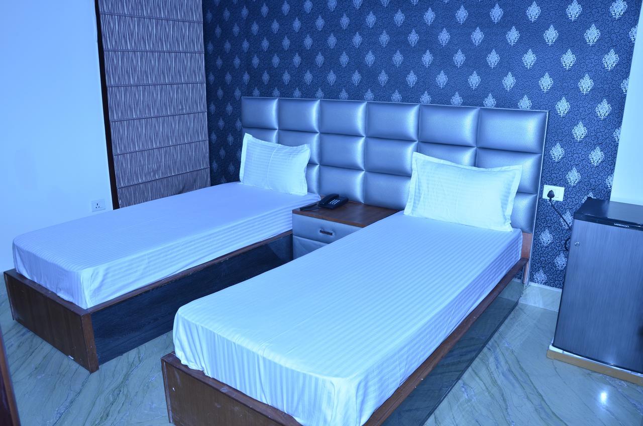 Hotel Royal International New Delhi Extérieur photo