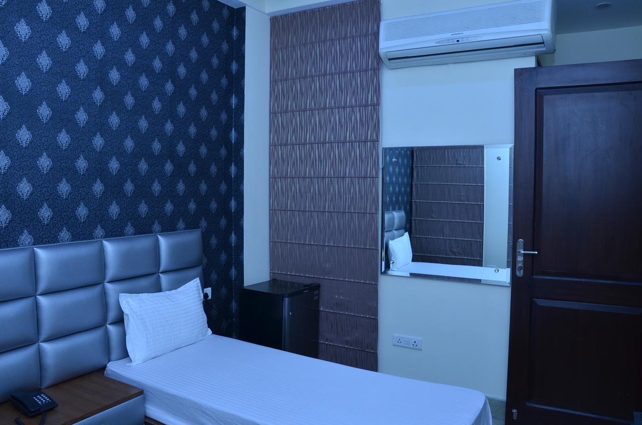 Hotel Royal International New Delhi Extérieur photo